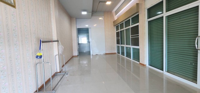 รหัส:  N16479 ขาย ตึก บ้านเลิศเศรษฐี 3 ใกล้กับ ใกล้วัดสันติการาม วัดหน้าต่างใน วัดหน้าต่างนอก โรงเบียร์ช้างอยุธยา ใกล้ห้างโลตัสเสนา ใกล้โรงเรียนมัธยมผดุงวิทยา ใกล้วิทยาลัยสารพัดช่างพระนครศรีอยุธยา ใกล้โรงเรียนสินสังวาลย์อุทิศ ใกล้มหาวิทยาลัยราชภัฎพระนครศร