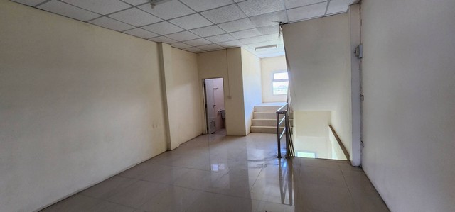 อาคาร ตรงข้ามหมู่บ้านเลิศเศรษฐี 3 2 นอน 3 BR ขนาด 22 Square Wah 0 Ngan 0 Rai 2500000 บ. ไม่ไกลจาก ตรงข้ามหมู่บ้านเลิศเศรษฐี 3 ใกล้วัดสันติการาม วัดหน้าต่างใน วัดหน้าต่างนอก โรงเบียร์ช้างอยุธยาแหล่งชุมชนมากมาย ทั้งใกล้โรงเรียนสินสังวาลย์อุทิศ ใกล้โรงเรียนว