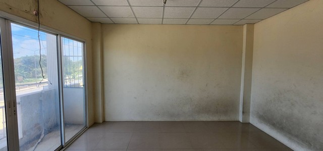 อาคาร ตรงข้ามหมู่บ้านเลิศเศรษฐี 3 2 นอน 3 BR ขนาด 22 Square Wah 0 Ngan 0 Rai 2500000 บ. ไม่ไกลจาก ตรงข้ามหมู่บ้านเลิศเศรษฐี 3 ใกล้วัดสันติการาม วัดหน้าต่างใน วัดหน้าต่างนอก โรงเบียร์ช้างอยุธยาแหล่งชุมชนมากมาย ทั้งใกล้โรงเรียนสินสังวาลย์อุทิศ ใกล้โรงเรียนว