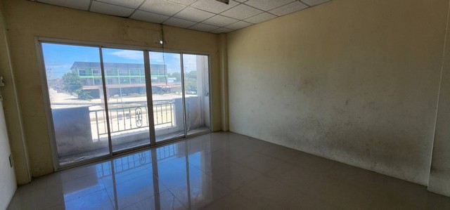 อาคาร ตรงข้ามหมู่บ้านเลิศเศรษฐี 3 2 นอน 3 BR ขนาด 22 Square Wah 0 Ngan 0 Rai 2500000 บ. ไม่ไกลจาก ตรงข้ามหมู่บ้านเลิศเศรษฐี 3 ใกล้วัดสันติการาม วัดหน้าต่างใน วัดหน้าต่างนอก โรงเบียร์ช้างอยุธยาแหล่งชุมชนมากมาย ทั้งใกล้โรงเรียนสินสังวาลย์อุทิศ ใกล้โรงเรียนว