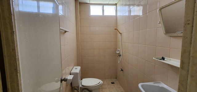 อาคาร ตรงข้ามหมู่บ้านเลิศเศรษฐี 3 2 นอน 3 BR ขนาด 22 Square Wah 0 Ngan 0 Rai 2500000 บ. ไม่ไกลจาก ตรงข้ามหมู่บ้านเลิศเศรษฐี 3 ใกล้วัดสันติการาม วัดหน้าต่างใน วัดหน้าต่างนอก โรงเบียร์ช้างอยุธยาแหล่งชุมชนมากมาย ทั้งใกล้โรงเรียนสินสังวาลย์อุทิศ ใกล้โรงเรียนว