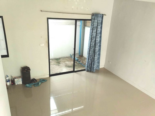 TOWNHOUSE เดอะ คอนเนค 1 กิ่งแก้ว-สุวรรณภูมิ (กิ่งแก้ว 43) ขนาดเท่ากับ 0 RAI 1 งาน 83 ตาราง-วา 3 ห้องนอน 2060000 THB ทำเลทอง ในโครงการมี มีสวนสาธารณะ ระบบ CCTV ที่ Main Gate และภายในโครงการ รั้วรอบโครงการสูง 2.5 ม. Key Card Access ระยะใกล้ เจ้าหน้าที่รักษา