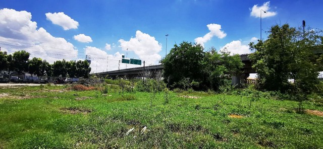 พื้นที่ดิน เลียบคลองประปาปากเกร็ด 20432000 THB  พื้นที่เท่ากับ 1 Rai 1 งาน 10 ตร.ว.   ออกแบบสวยงาม ใกล้ถนนเลียบคลองประปา ถนนศรีสมาน ใกล้จุดขึ้นทางด่วนศรีสมาน เมืองทองธานี ศูนย์ราชการ โลตัสศรีสมาน โรบินสันศรีสมาน โรงเรียนเซ็นต์ฟรัง โรงแรมรีแลกซ์อินน์ สนามก