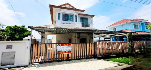 บ้าน บ้านธัญญาภิรมย์ รังสิตคลอง 10 3Bedroom3ห้องน้ำ ใหญ่ 74 ตร.ว. 3490000 - ไม่ไกลจาก โครงการตั้งอยู่บนทำเลคุณภาพดี บริเวณพื้นที่สีเขียวย่านบึงสนั่น ใกล้แหล่งชุมชนมากมาย ใกล้มหาวิทยาลัยเทคโนโลยีราชมงคลธัญบุรี ใกล้โรงพยาบาลบางปะกอก-รังสิต 2 ใกล้บิ๊กซีคลอง 