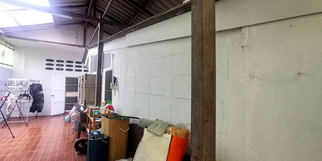 บ้าน ด่วน.. ขายถูกมาก ขนาดเท่ากับ 983 ตร.ว. 13500000 - ใกล้กับ ใกล้โรงพยาบาลสินแพทย์รามอินทรา โรงพยาบาลอินทรารัตน์ โรงพยาบาลพญาไทนวมินทร์ สนามกอล์ฟปัญญาอินทรา พร้อมให้คุณได้จับจอง ใกล้ถนนแค่ 150 เมตร ราคาถูกมาก มีสระว่ายน้ำ