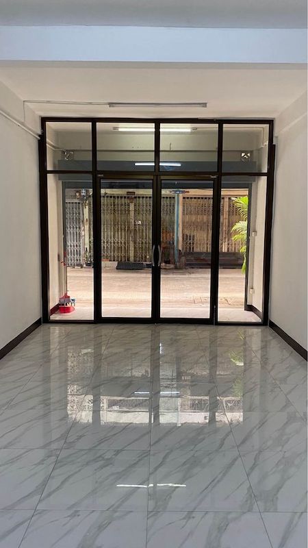 BH2467 ให้เช่าตึกแถว อาคาร 3ชั้น มี 2 ห้อง นอน และ 3 ห้อง น้ำ ใน ซอย 18 ถ. จันทน์ สาทร. ใกล้ ๆ ถนน นราธิวาสราชนครินทร์.