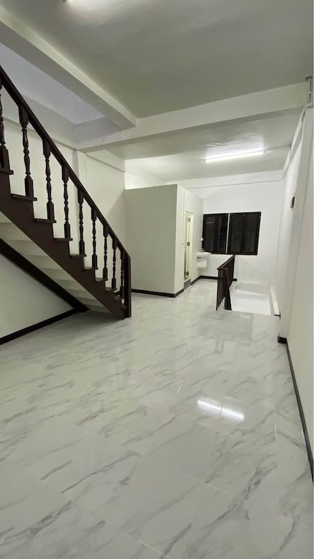 BH2467 ให้เช่าตึกแถว อาคาร 3ชั้น มี 2 ห้อง นอน และ 3 ห้อง น้ำ ใน ซอย 18 ถ. จันทน์ สาทร. ใกล้ ๆ ถนน นราธิวาสราชนครินทร์.