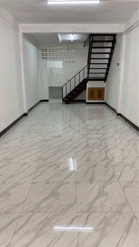 BH2467 ให้เช่าตึกแถว อาคาร 3ชั้น มี 2 ห้อง นอน และ 3 ห้อง น้ำ ใน ซอย 18 ถ. จันทน์ สาทร. ใกล้ ๆ ถนน นราธิวาสราชนครินทร์.