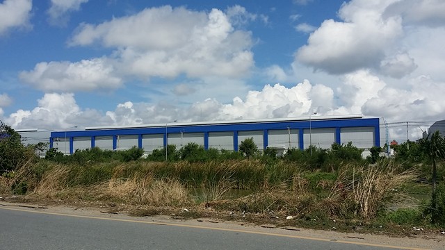 ให้เช่าโกดังคลังสินค้าพร้อมสำนักงาน 2,880 ตรม. ติดถนนคลองส่งน้ำ บางนาตราด กม19 ความสูง 10 เมตร ไฟ 3 เฟส