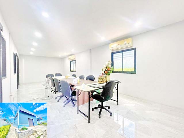 โกดังและสำนักงานพร้อม วัดลาดหลุมแก้ว 3 กม. ให้เช่า 2 ชั้นใบขออนุญาติถูกต้อง 210ตรว. 412ตรม. 2ห้อง 8น้ำ 10จอดรถ 20แอร์