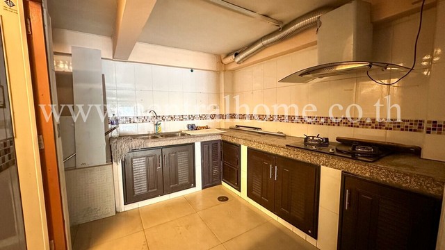 อาคารพาณิชย์ ติดถนนติวานนท์ ฝั่งขาออก แนวรถไฟฟ้าสีชมพู รีโนเวทใหม่ เหมาะทำเลธุรกิจ