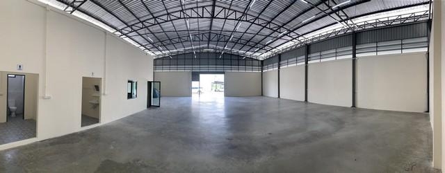 ให้เช่าโกดังพื้นที่ใช้สอย 400 ตารางเมตร ใกล้สนามบินสุวรรณภูมิ ใกล้ทางด่วน เดินทางสะดวก เหมาะทำเป็นคลังสินค้า 