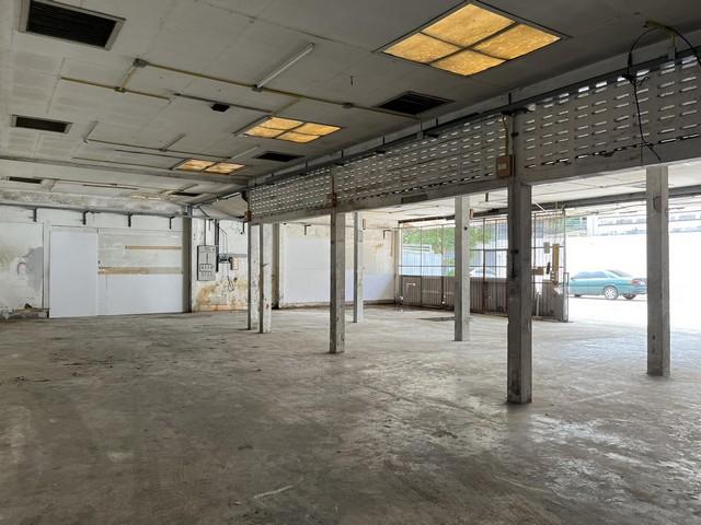 ให้เช่าโกดัง เนื้อที่ 280 ตารางวา ไฟฟ้า 3 เฟส 100 แอมป์ จอดรถได้ประมาณ 7 คัน ย่านสุขุมวิท 101 ใกล้BTSปุณณวิถี เหมาะทำเป็นคลังสินค้า