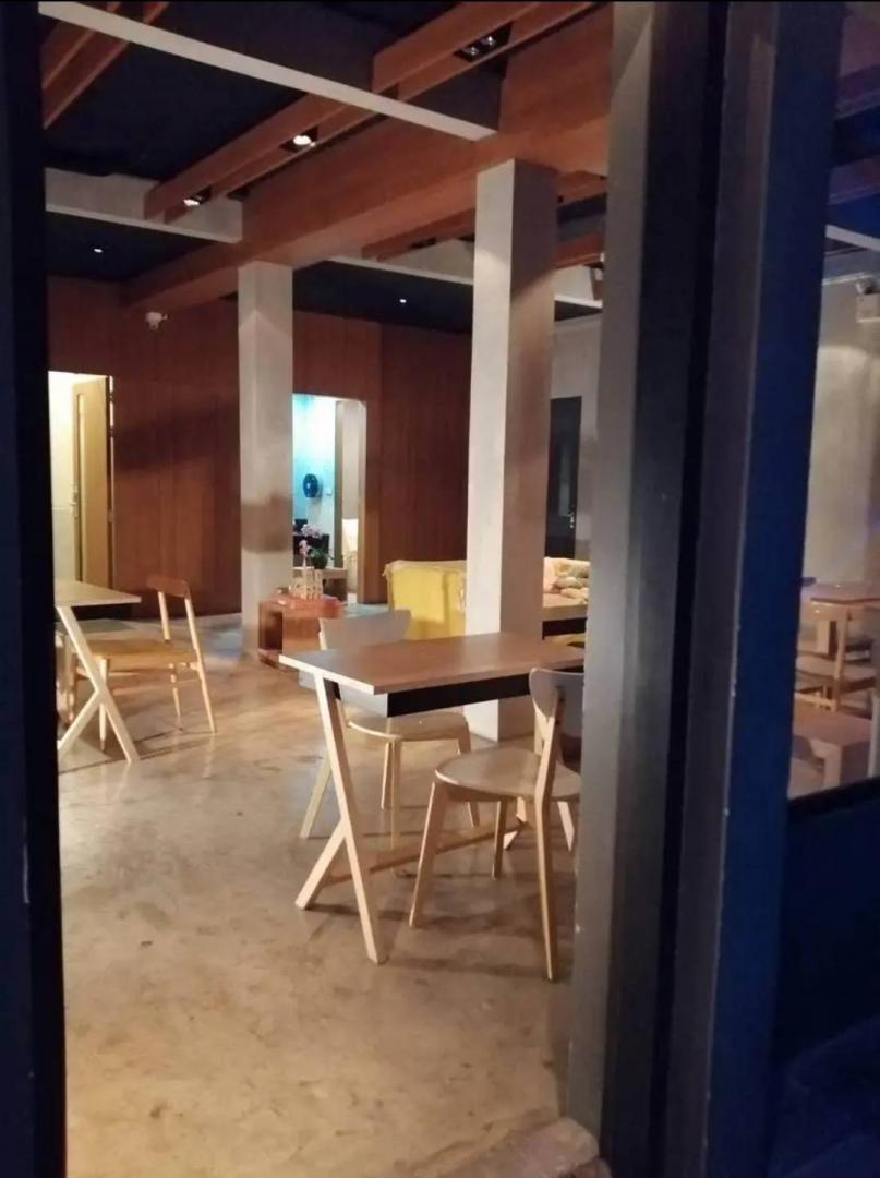 ให้เช่า อาคารพาณิชย์ 4 ชั้น 4 คูหาตีทะลุกัน เนื้อที่ 42 ตารางวา  ใกล้บีทีเอส สุรศักดิ์ ถนนปั้น สีลม