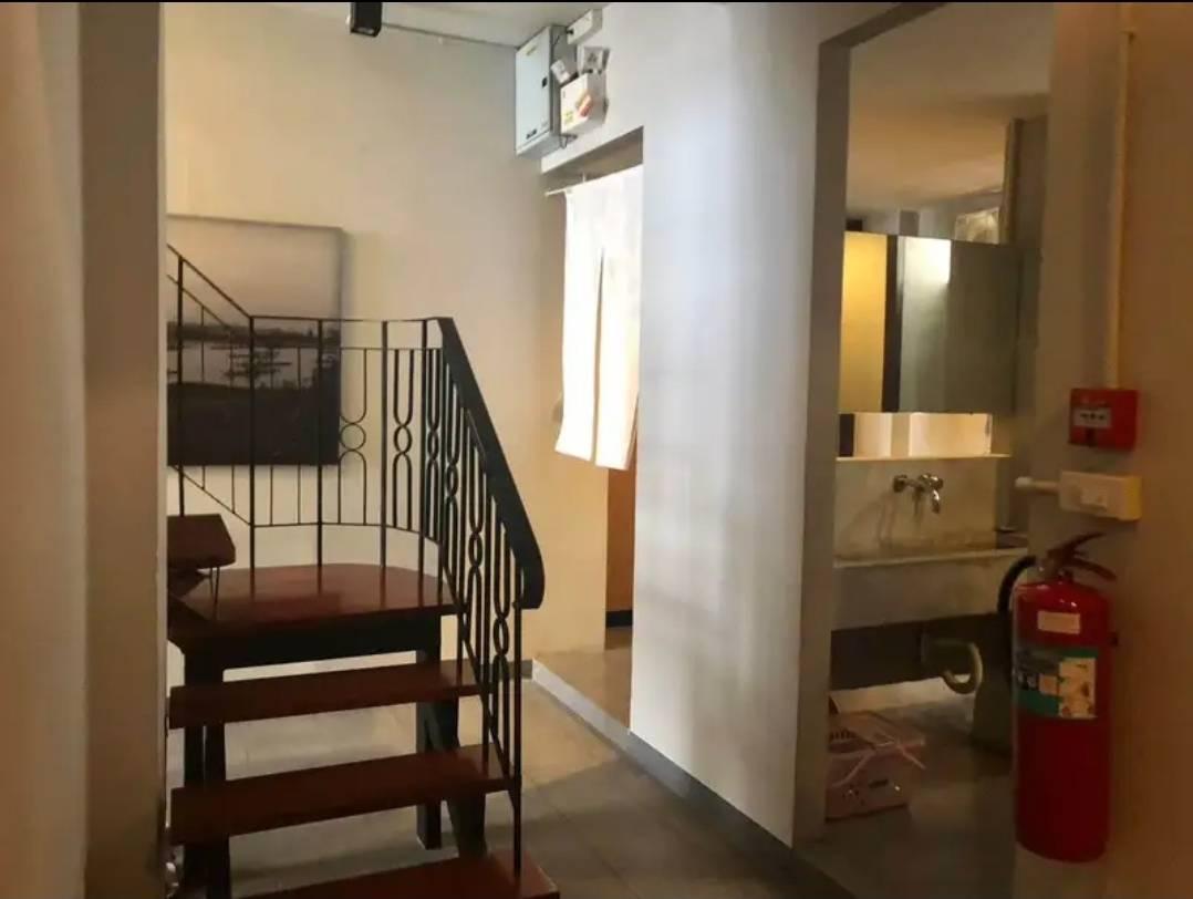 ให้เช่า อาคารพาณิชย์ 4 ชั้น 4 คูหาตีทะลุกัน เนื้อที่ 42 ตารางวา  ใกล้บีทีเอส สุรศักดิ์ ถนนปั้น สีลม