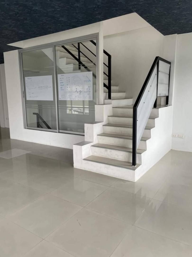 ให้เช่าอาคารพานิชย์ 3 ชั้น พื้นที่ใช้สอย 160 ตารางเมตร เลียบทางด่วนรามอินทรา โครงการมารีน่าโฮมคลองลำเจียก 29แขวง นวมินทร์ เขต บึงกุ่ม