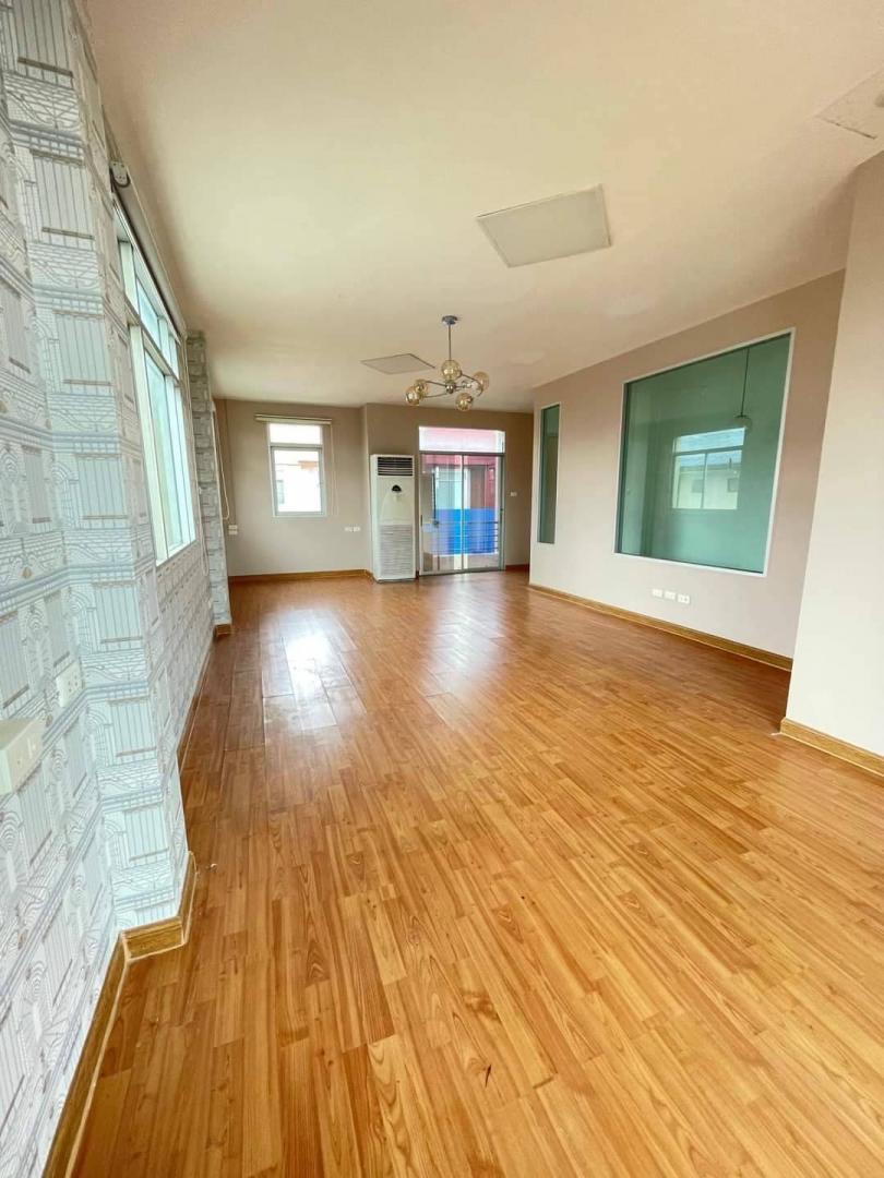 ให้เช่าอาคารพานิชย์ 3 ชั้น พื้นที่ใช้สอย 160 ตารางเมตร เลียบทางด่วนรามอินทรา โครงการมารีน่าโฮมคลองลำเจียก 29แขวง นวมินทร์ เขต บึงกุ่ม