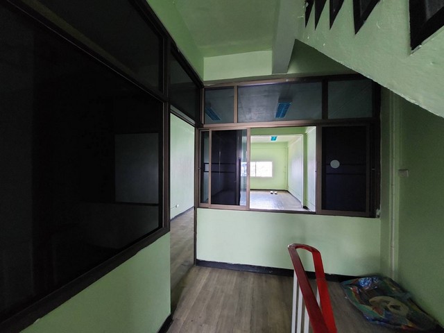 ให้เช่าอาคาร 4 ชั้น หมู่บ้านแกรนด์ วิลเลจ ลาดพร้าว 80/3 ใกล้iรถไฟฟ้าสถานีลาดพร้าว 71 เพียง 100 เมตร