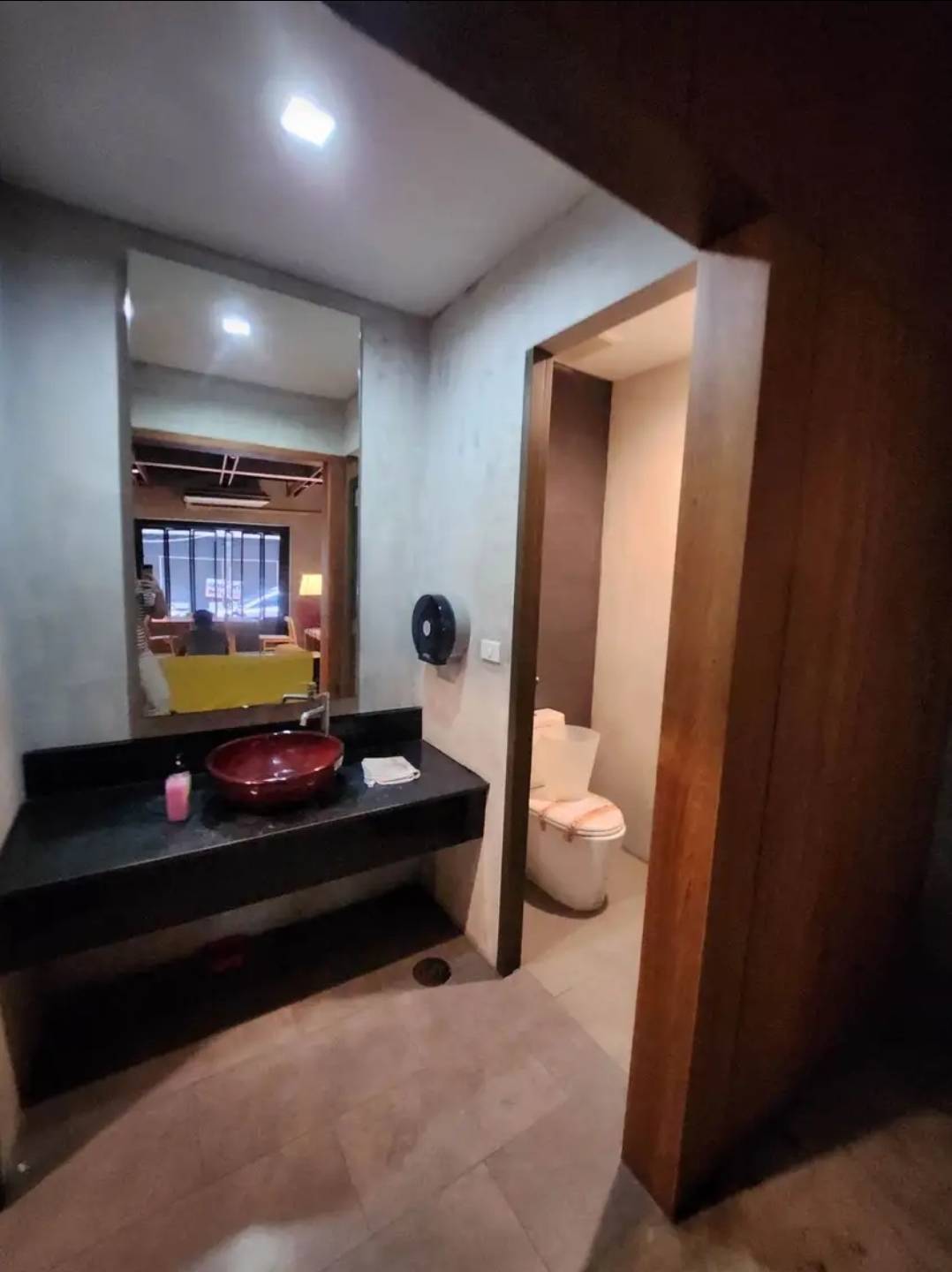 รหัสทรัพย์ R2869 ให้เช่า อาคารพาณิชย์ 4 ชั้น 4 คูหาตีทะลุกัน ใกล้บีทีเอส สุรศักดิ์ ถนนปั้น สีลม