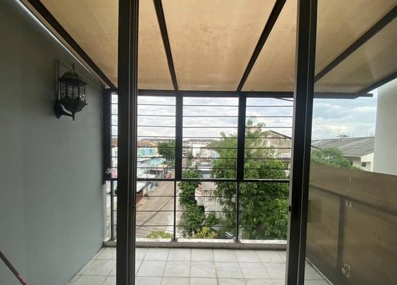 ให้เช่าและขายโฮมออฟฟิศ 4 ชั้น ถนนศรีวรา ทาวน์อินทาวน์ ใกล้เลียบทางด่วน