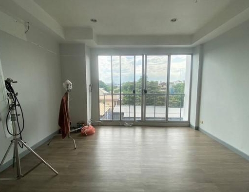 ให้เช่าและขายโฮมออฟฟิศ 4 ชั้น ถนนศรีวรา ทาวน์อินทาวน์ ใกล้เลียบทางด่วน