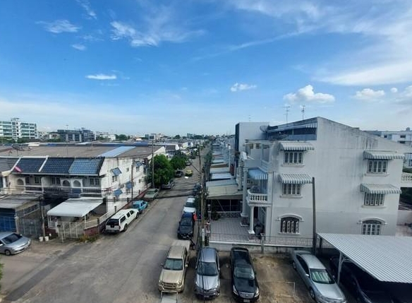 ให้เช่าอาคาร 4 ชั้น แกรนด์ วิลเลจ ลาดพร้าว 80/3 ใกล้รถไฟฟ้าลาดพร้าว 71 เพียง 100 เมตร