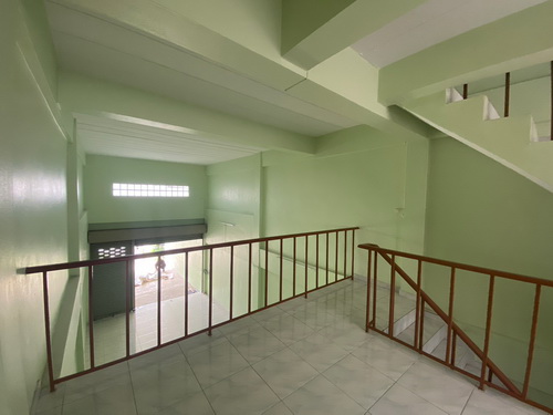 ขายอาคารพาณิชย์ 2 ชั้นครึ่ง 23.1 ตรว ตกแต่งใหม่ พร้อมเข้าอยู่ พื้นที่ใช้สอย 176 ตรม. หน้ากว้าง 4 เมตร ลึก 22 เมตร ใกล้สี่แยกเสาไห้