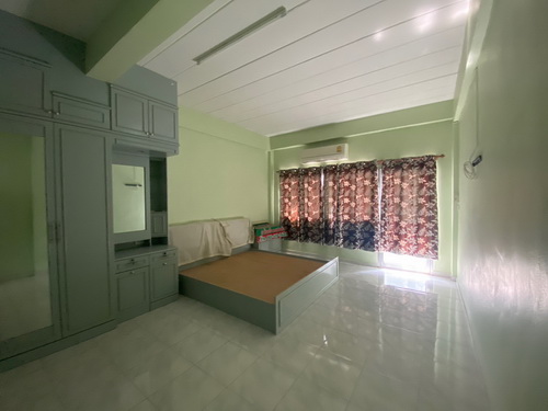 ขายอาคารพาณิชย์ 2 ชั้นครึ่ง 23.1 ตรว ตกแต่งใหม่ พร้อมเข้าอยู่ พื้นที่ใช้สอย 176 ตรม. หน้ากว้าง 4 เมตร ลึก 22 เมตร ใกล้สี่แยกเสาไห้