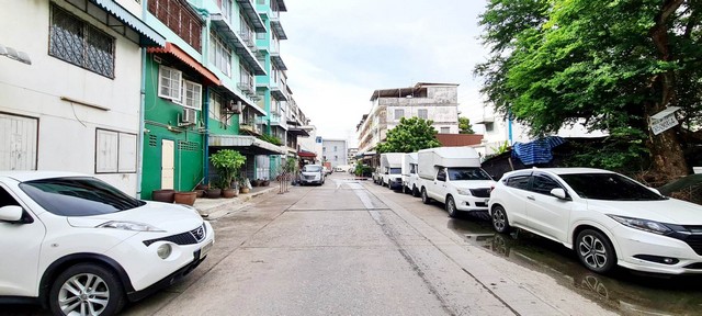 ตึก - พื้นที่เท่ากับ 34 sq.wa 0 งาน 0 ไร่ 14590000 THAI BAHT ใกล้กับ ใกล้แหล่งชุมชนมากมาย ตัวอาคารอยู่ต้นถนนพุทธมณฑลสาย 3 อยู่ใกล้ถนนบรมราชชนนีเพียง 300 เมตร ทั้งยังใกล้ถนนพุทธมณฑลสาย 1 สาย 2 สาย 4 ใกล้ถนนอักษะ ใกล้โรงเรียนอัสสัมชัญธนบุรี โรงเรียนสารสาสน์