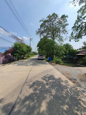 ขายที่ดินสี่เหลี่ยมผืนผ้า จากถนน 300 เมตร แถวพุทธมณฑลสาย 8  เนื้อที่ 8-3-27.1 ไร่ ทำเลดี  ใกล้สนามกอล์ฟ กฤษดานคร ซิตี้กอล์ฟ