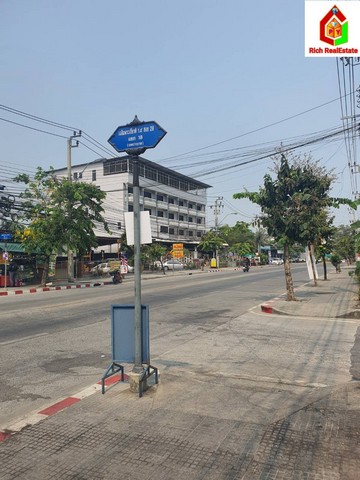 ขายถูกที่ดินสี่เหลี่ยมผืนผ้า ถนนเฉลิมพระเกียรติ ร.9 ซอย 28 แยก18 จากถนนใหญ่เพียง 500 เมตร เนื้อที่ 365ตรว. ทำเลดี แหล่งชุมชน ใกล้สวนหลวง ร.9