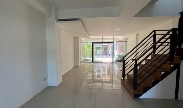 ขายอาคารพาณิชย์  หมู่บ้านทองเพลส  ราชบุรี (PKK04-05958)