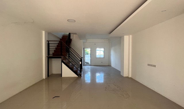 ขายอาคารพาณิชย์  หมู่บ้านทองเพลส  ราชบุรี (PKK04-05958)