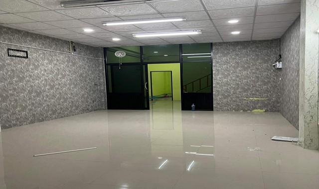 ขายอาคารพาณิชย์      อำเภอจอมบึง  ราชบุรี (PKK04-06339)