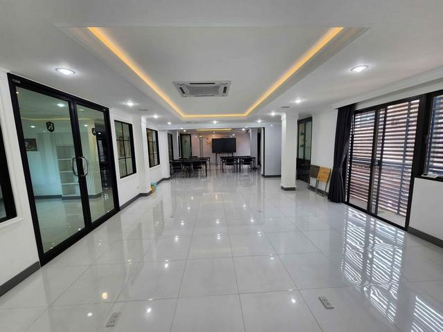 BS712 ขายบ้านเดี่ยว2หลังติดกัน เป็นโฮมออฟฟิศ 4ชั้น ซอยรามอินทรา 40 ติดถนนเลียบทางด่วนเอกมัย - รามอินทรา