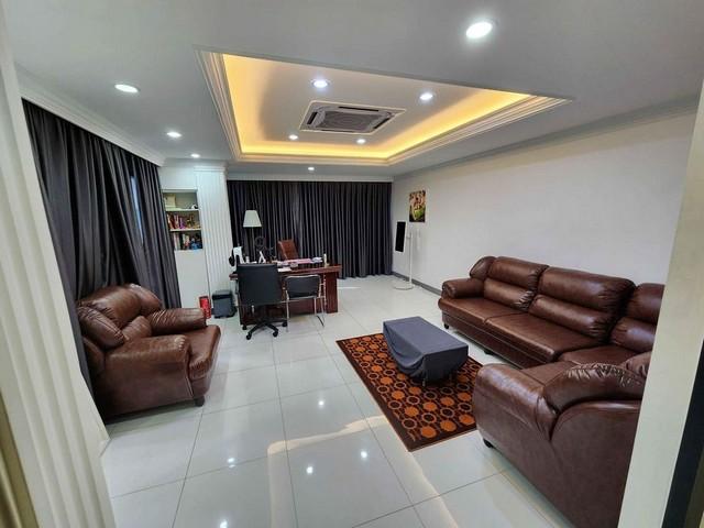 BS712 ขายบ้านเดี่ยว2หลังติดกัน เป็นโฮมออฟฟิศ 4ชั้น ซอยรามอินทรา 40 ติดถนนเลียบทางด่วนเอกมัย - รามอินทรา