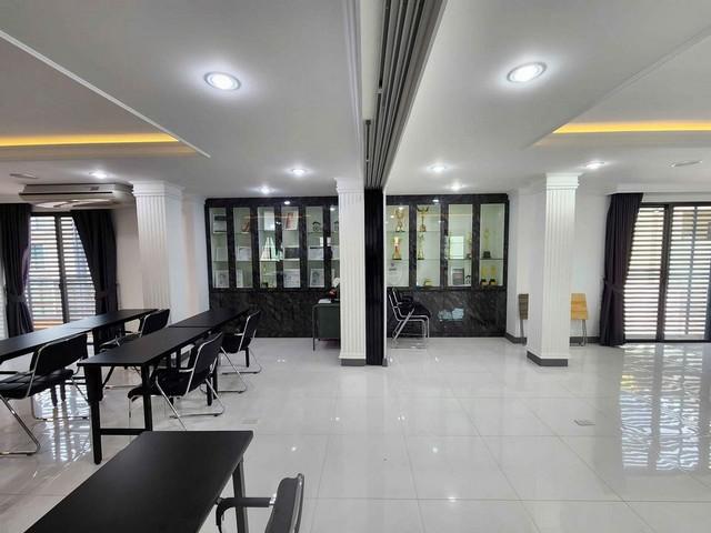 BS712 ขายบ้านเดี่ยว2หลังติดกัน เป็นโฮมออฟฟิศ 4ชั้น ซอยรามอินทรา 40 ติดถนนเลียบทางด่วนเอกมัย - รามอินทรา