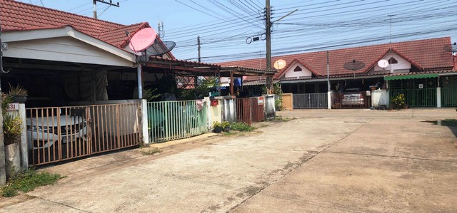 ทาวน์เฮาส์ พานหิน 5 790000 บ. 1 BEDROOM 27 ตร.ว. 0 งาน 0 ไร่ ไม่ไกลจาก ใกล้แหล่งชุมชนมากมายใกล้นิคมอุตสาหกรรม 304 ปราจีนบุรี  มีร้านอาหารมากมาย บิ๊กซี โลตัส เซเว่น ใกล้บ้านเอื้ออาทรท่าตูม สำนักสงฆ์พุทธมาลัย โรงแรม รีสอร์ทมากมาย การเดินทางสะดวก เข้าออกได้ห