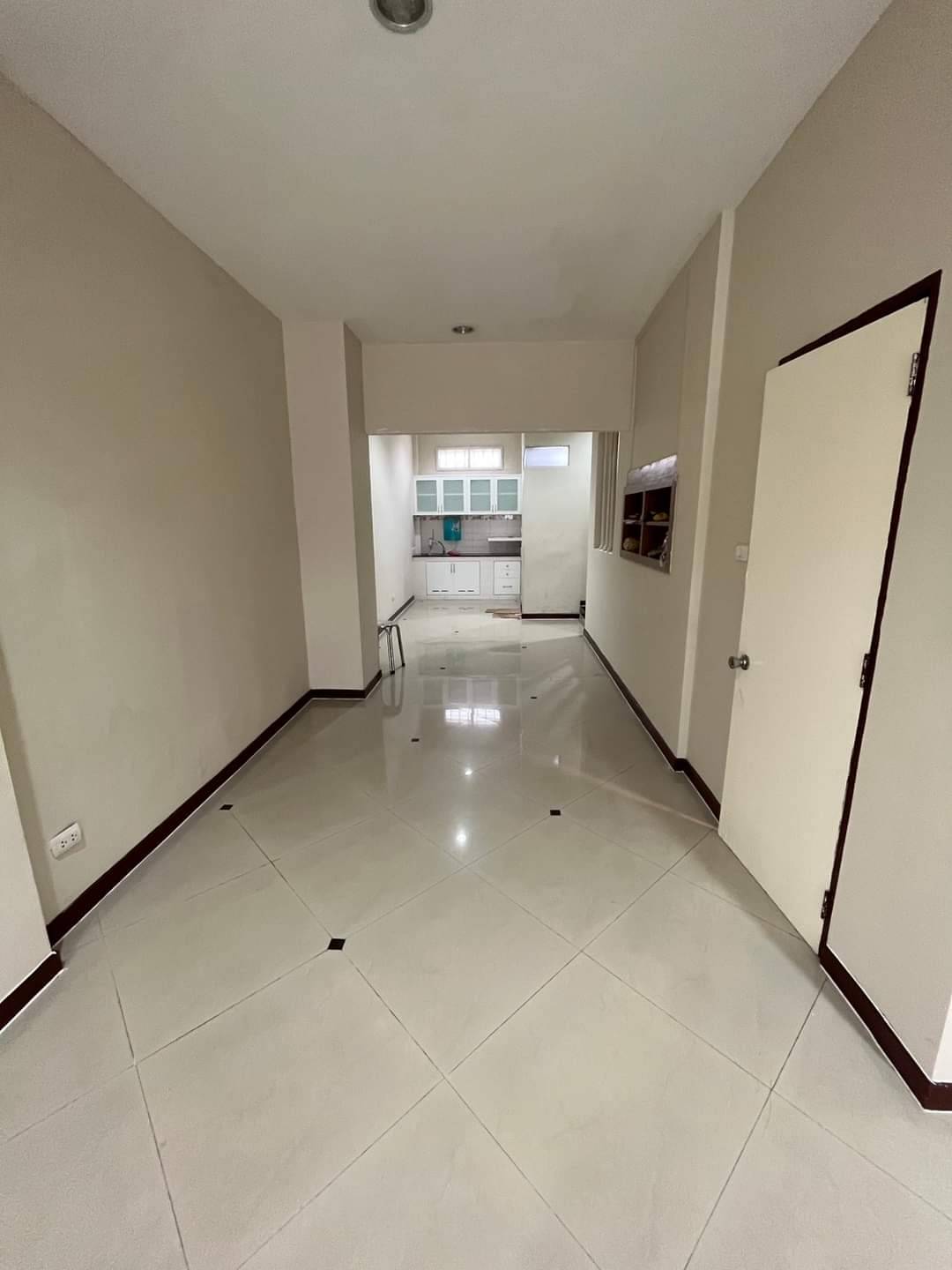 รหัสทรัพย์ R2877 ให้เช่า อาคารพาณิชย์ 3.5 ชั้น ซอยพระราม 3 บางคอแหลม ใกล้เทอมินอล 21