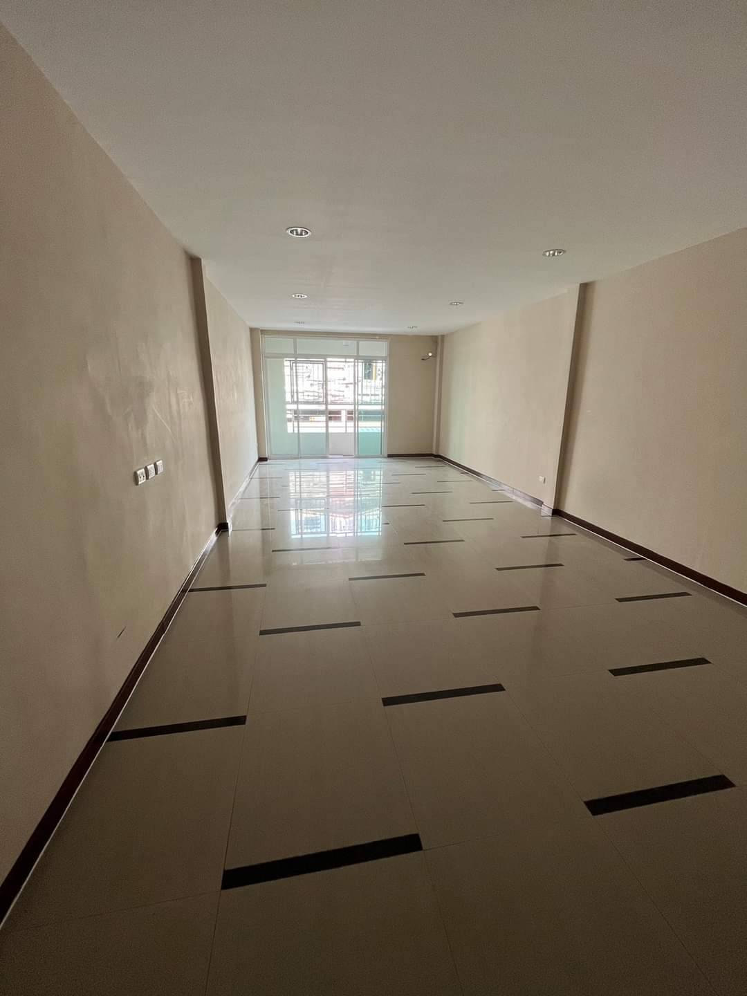 รหัสทรัพย์ R2877 ให้เช่า อาคารพาณิชย์ 3.5 ชั้น ซอยพระราม 3 บางคอแหลม ใกล้เทอมินอล 21