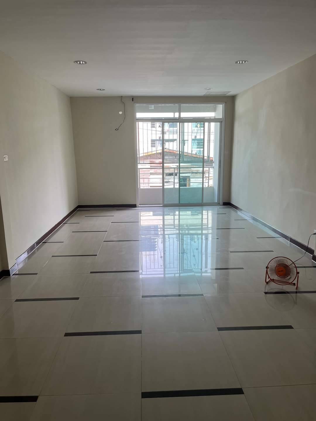 รหัสทรัพย์ R2877 ให้เช่า อาคารพาณิชย์ 3.5 ชั้น ซอยพระราม 3 บางคอแหลม ใกล้เทอมินอล 21