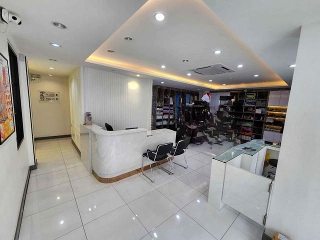 BS712 ขายบ้านเดี่ยว2หลังติดกัน เป็นโฮมออฟฟิศ 4ชั้น ซอยรามอินทรา 40 ติดถนนเลียบทางด่วนเอกมัย - รามอินทรา