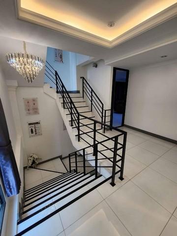 BS712 ขายบ้านเดี่ยว2หลังติดกัน เป็นโฮมออฟฟิศ 4ชั้น ซอยรามอินทรา 40 ติดถนนเลียบทางด่วนเอกมัย - รามอินทรา