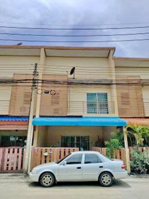 ยิ่งรวย 22ตรว บ้านสร้าง วังน้อย  เช่าทาวน์โฮม 2 ชั้น เดอะ เบสท์ม. 3นอน 2น้ำ 2จอดรถ 2แอร์ ตลาดสี่ขวาพัฒนา