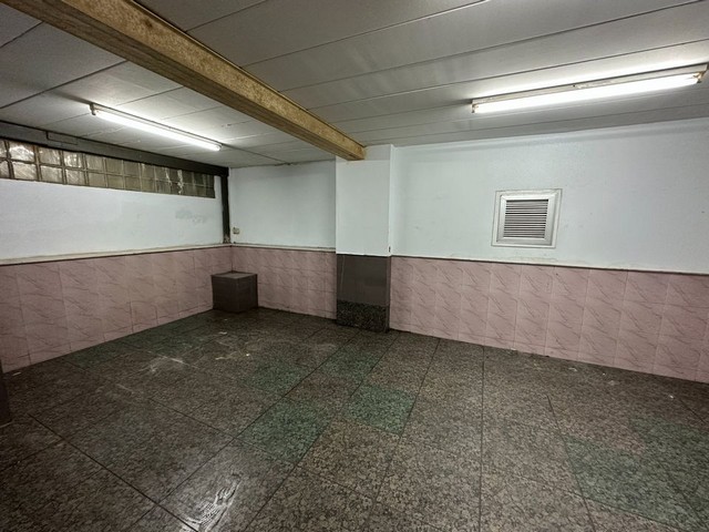 ให้เช่าอาคารพาณิชย์ ถนนพระราม 4  ใกล้จุดขึ้นทางด่วนพระราม 4  อาคาร 5ชั้น 2 คูหา ใกล้ MRT คลองเตย 