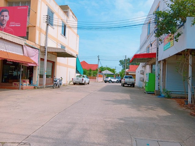 ขายอาคารพาณิชย์ 2 ชั้นครึ่ง แยกบางแพ  ต.วังเย็น อ.บางแพ จ.ราชบุรี    ZW272