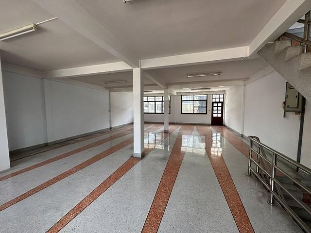 รหัสTO733 ให้เช่าอาคารพาณิชย์ 5 ชั้น 544 ตรม. ถนนพระราม 4 ทำเลดีมาก ใกล้ MRT คลองเตย 