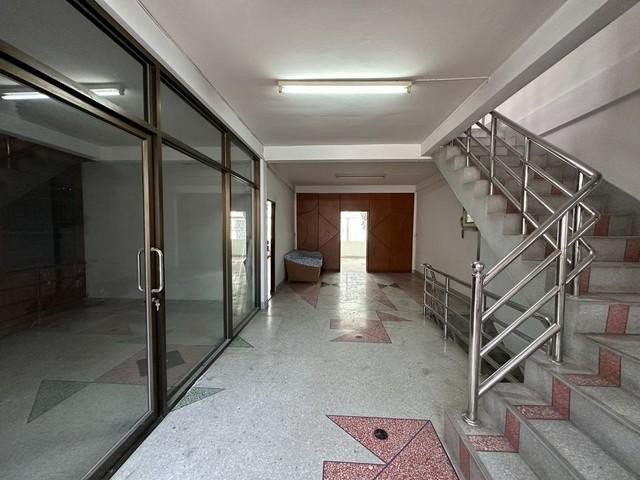 รหัสTO733 ให้เช่าอาคารพาณิชย์ 5 ชั้น 544 ตรม. ถนนพระราม 4 ทำเลดีมาก ใกล้ MRT คลองเตย 