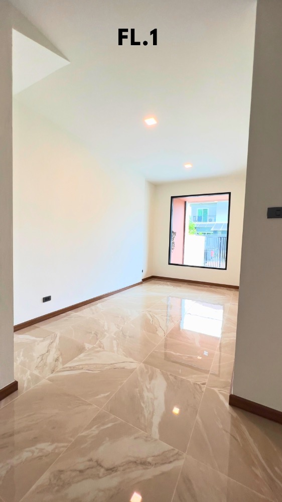 โฮมออฟฟิศใหม่ 3.5 ชั้น เนื้อที่ 21 ตร.ว. 2 ห้องนอน 4 ห้องน้ำ จอดรถ 3 คัน ใกล้เซ็นทรัล อีสต์วิลล์  เขตลาดพร้าว