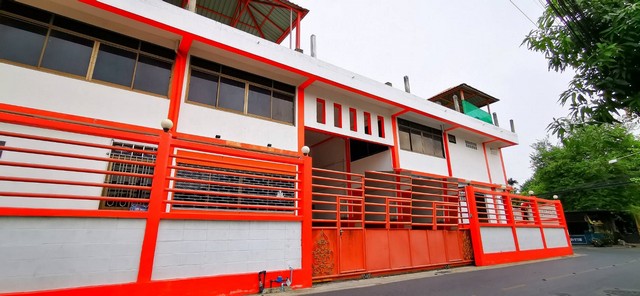 โรงงาน - 6 Bedroom พื้นที่เท่ากับ 301 ตรว. 29000000 BAHT.   สะอาด แบ่งเป็น 2 ฝั่ง ฝั่งละ 2 ห้อง มี 4 ห้องน้ำ แอร์ 1 ตัว เป็นโกดังเก็บของ และมีออฟฟิศสำนักงาน พร้อมโรงงาน เป็นพื้นที่ทำเลดี เหมาะแก่การลงทุน ห่างจากปากซอยติวานนท์ 24 (ซอยเทพพนม) เพียง 600 เมตร